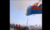 Niños muer3n al caer del castillo inflable por tornado (VIDEO)