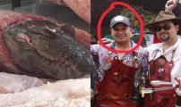 Usuarios en redes atacan a militante de morena que cocinó y comió cocodrilo en Puebla.