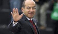 Calderón felicita a policía que salvo a niño abandonado en Oxxo y critica a AMLO