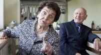 #Crack: Hombre finge ser sordo durante 62 años para no escuchar a su esposa