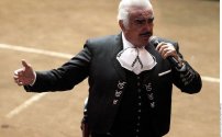 Vicente Fernandez rechaza transplante de hígado por temor a que fuera de un homosexual.