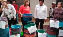 Alcaldes festejan a mamás chiapanecas con cubetas de 15 pesos