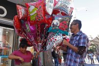 Prohiben los globos en la Ciudad de México, se acabó la tradición del “globero”