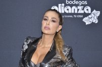 Ninel Conde escandaliza a sus fans al subir foto en ropa interior