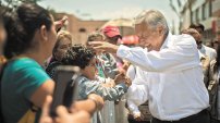 Mexicanos SÍ confiarían las llaves de su casa a AMLO: Encuesta Massive Caller.