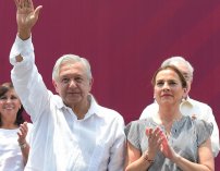 AMLO y Beatriz Gutiérrez suben romántica foto en Instagram y se vuelve viral