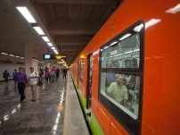 Vagoneros están dispuestos a limpiar instalaciones a cambio de vender en el Metro