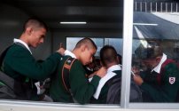 Buscarán que niños puedan usar cabello largo en escuelas.