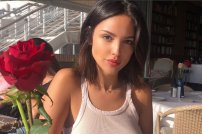 Eiza González presume su abdomen plano y enciende las redes