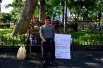 Joven ofrece clases de matemáticas GRATIS en un parque en Veracruz  y se vuelve viral. 