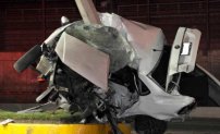 Muere prensado tras volcarse contra poste en Ecatepec; circulaba a exceso de velocidad