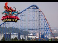 Emergencia en Six Flags; montaña rusa falla y visitantes se quedan atorados en el “Superman”