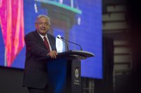 TEC cierra filas con AMLO; anuncian becas a estudiantes de bajos recursos