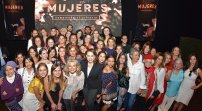 Mujeres denuncian a Grupo Salinas tras anunciar que les descontarían el día si faltan el 9M