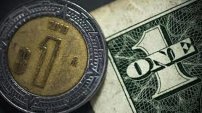 Peso se estabiliza y avanza ligeramente frente al dólar