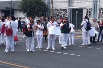 Enfermeras del IMSS se quejan y protestan por falta de guantes, cubrebocas y gel