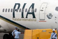 Avión con 99 pasajeros se estrella en zona residencial de Pakistán 