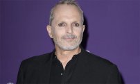 Miguel Bosé hace llamado a MARCHAR contra los cubrebocas y las vacunas