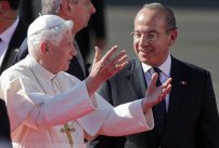 Calderón es hipócrita; comulgó como Presidente en una misa con el Papa: AMLO