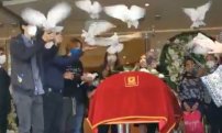 Con palomas blancas y aplausos despiden a Xavier Ortiz en Guadalajara (VIDEO)