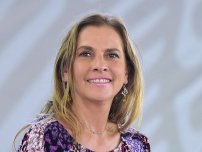 Beatriz Müller FELICITA a niño en su cumpleaños a pedido de su mamá 