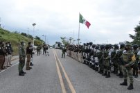 México sella FRONTERA con Guatemala para detener entrada de caravana migrante