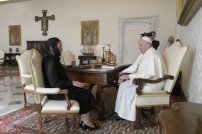 Gutiérrez Müller entrega carta de AMLO al Papa Francisco