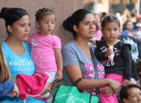 Ofrece AMLO ayuda de MIL 600 pesos a madres o padres solteros para el cuidado de sus hijos