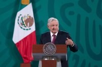 AMLO insiste en la insuficiencia y acaparamiento de vacunas 