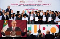 AMLO le reclama al INEGI que no cuente a sus becarios como plazas de empleo formal 