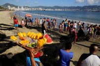 Se olvidan de la pandemia y abarrotan Acapulco durante fin de semana